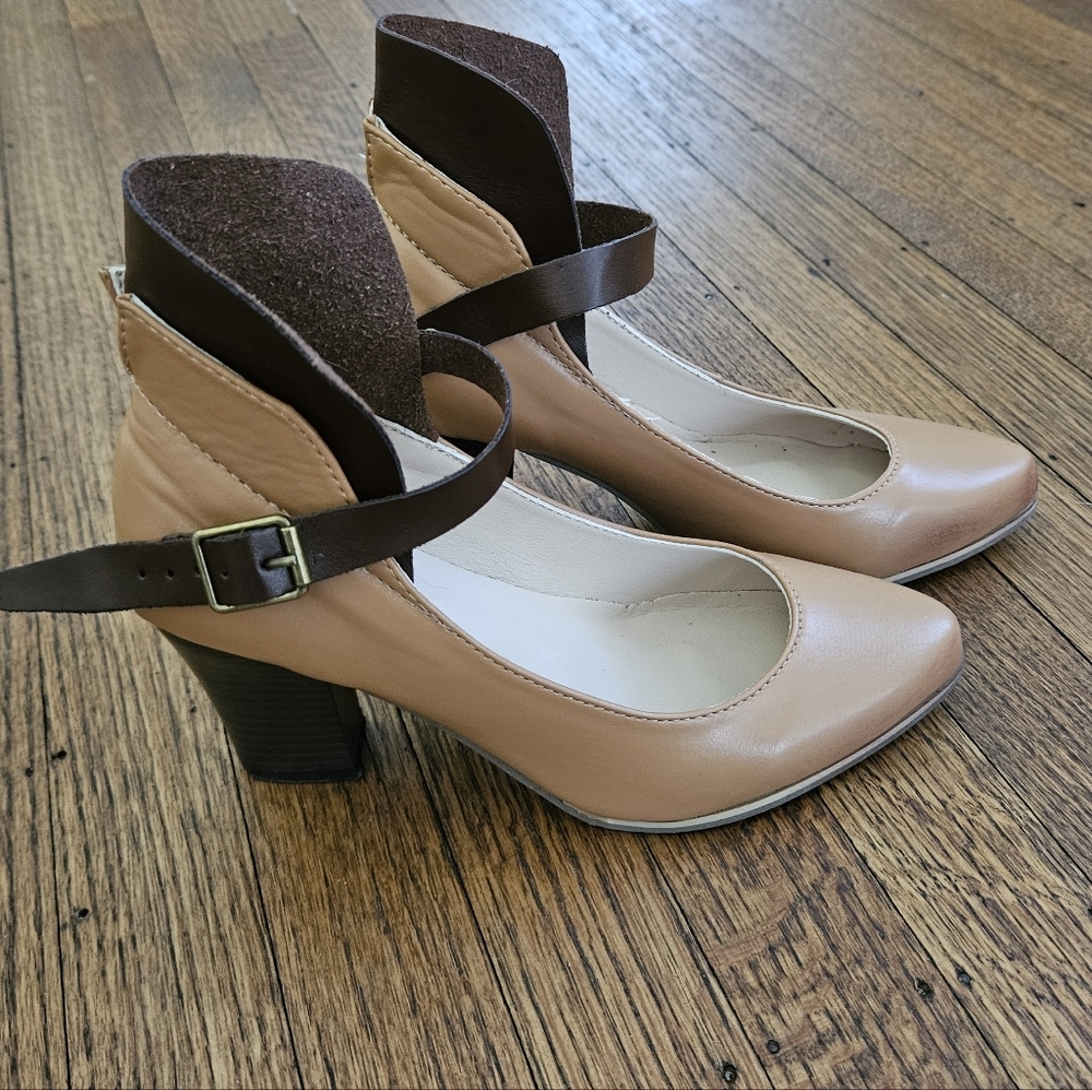 Tan & Brown midsized heel with ankle strap. EURO 38